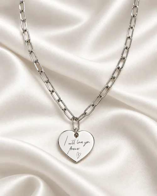 Collar Link de cadena de eslabones rectangulares en plata de ley 925 con colgante de corazón personalizable de 20 mm, sobre tela satinada color crema